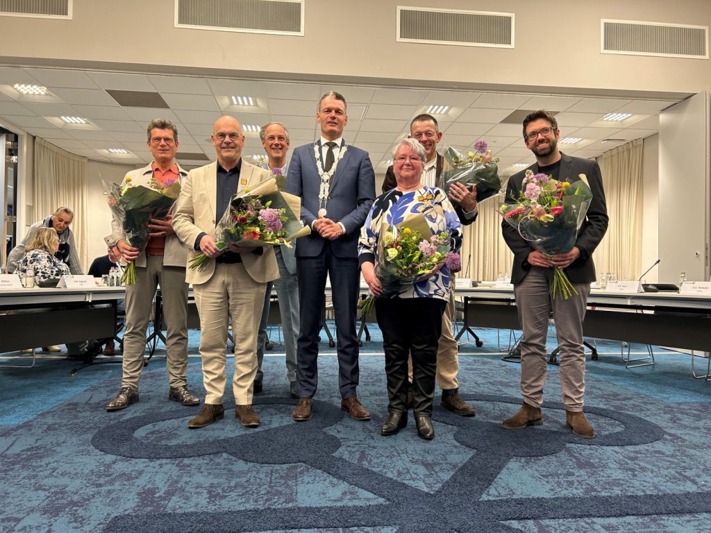 Vertrekkende Waddinxveense raadsleden verrast met een lintje