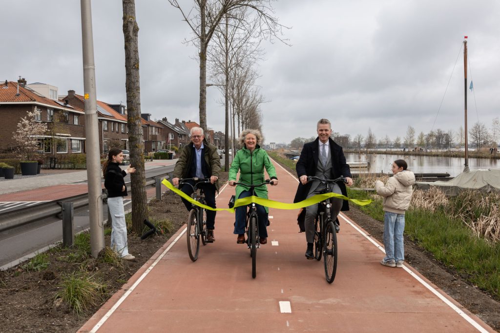 Vernieuwd fietspad Bodegraafsestraatweg officieel heropend
