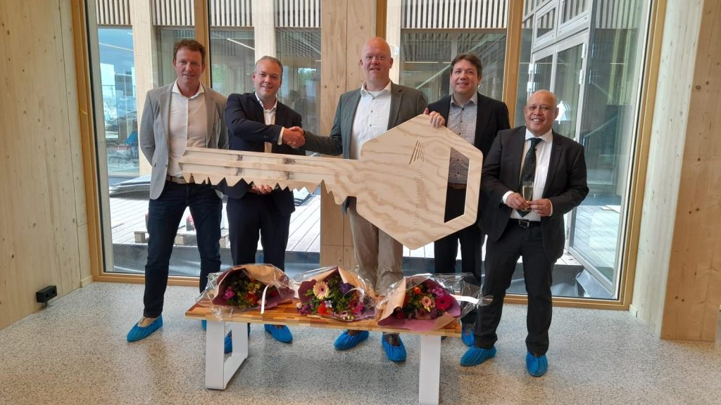 Sleuteloverdracht markeert nieuw hoofdstuk voor gemeente Krimpenerwaard (video)
