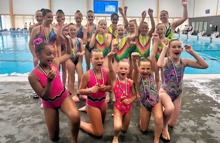 Mooie meerkampuitvoeringen BZ&PC-synchroonzwemsters