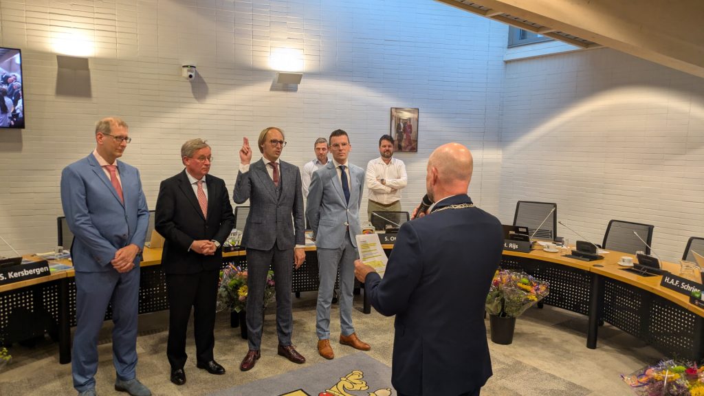 Beëdiging van vier wethouders, drie raadsleden en 17 commissieleden