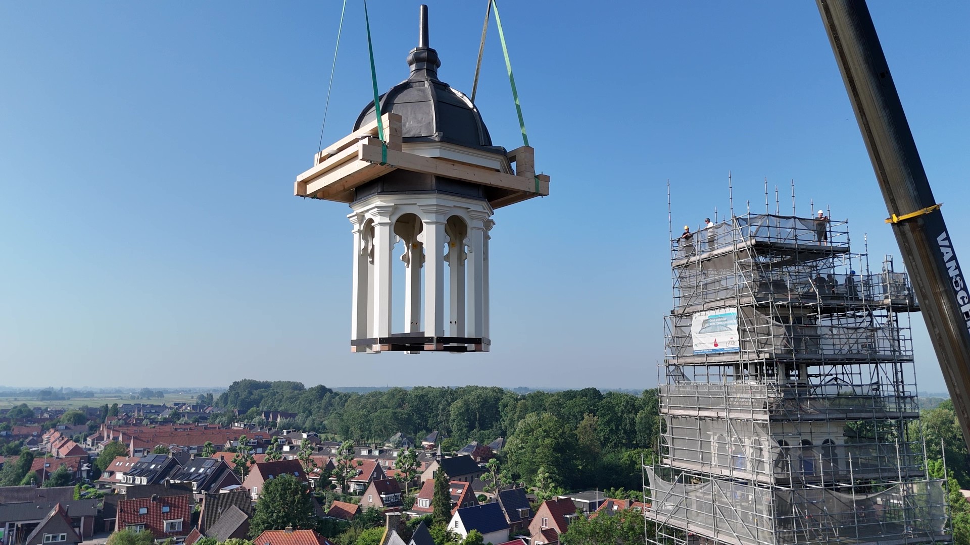 Lantaarn weer op toren: einde restauratie komt in zicht (video, foto’s)
