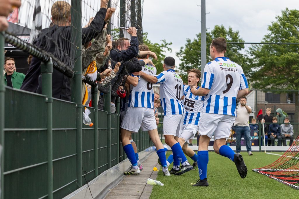 Schoonhoven promoveert na sfeervolle derby tegen Dilettant (video+foto’s)