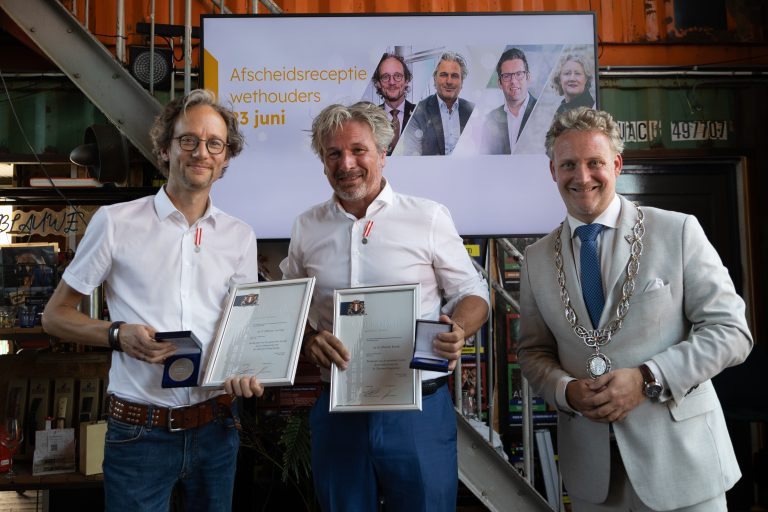 Erepenning voor wethouders Van Vugt en Bunnik