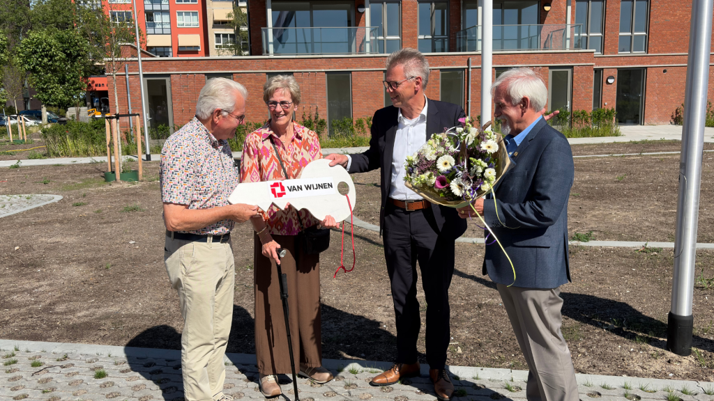 Nieuwe woningen en vertelbank Hannie Schaftplantsoen feestelijk opgeleverd