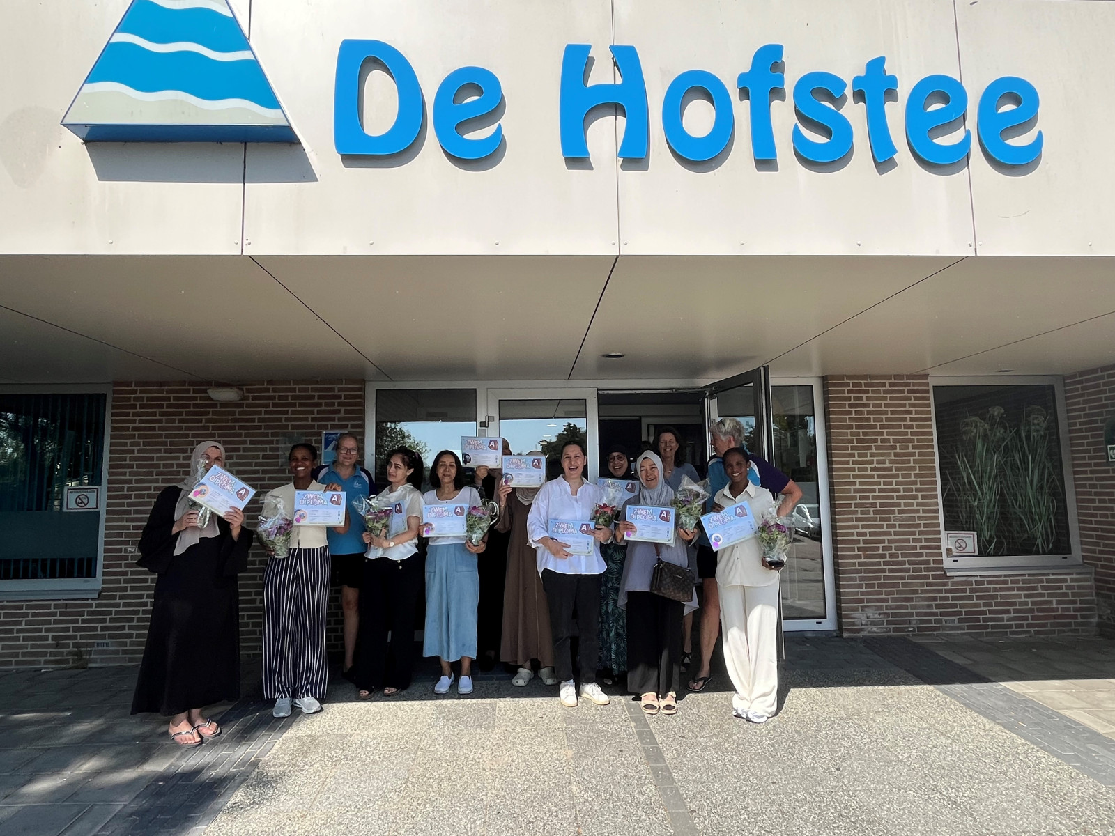 Twaalf vrouwen behalen zwemdiploma