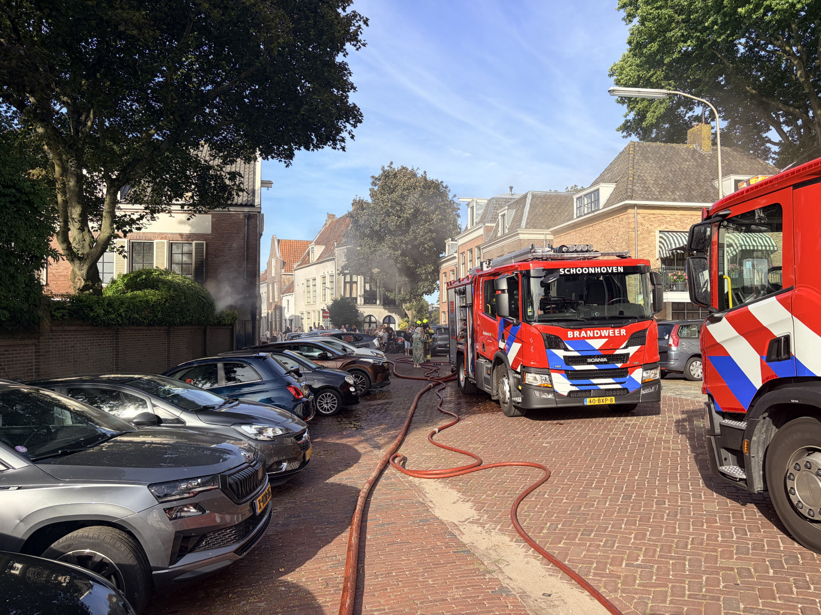 Brand in overkapping aan Voorhaven in Schoonhoven snel onder controle