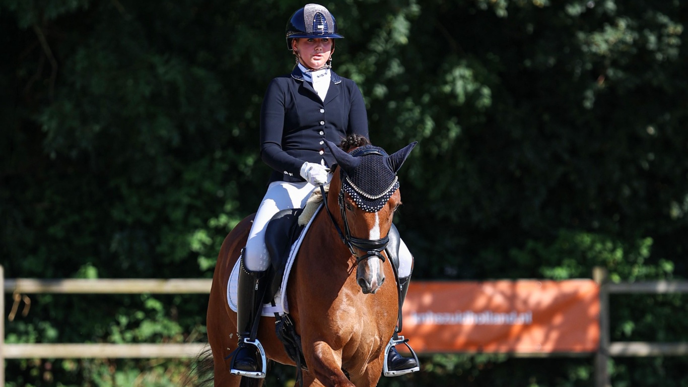 Haastrechtse amazone Nicky Tenwolde regiokampioen ponydressuur