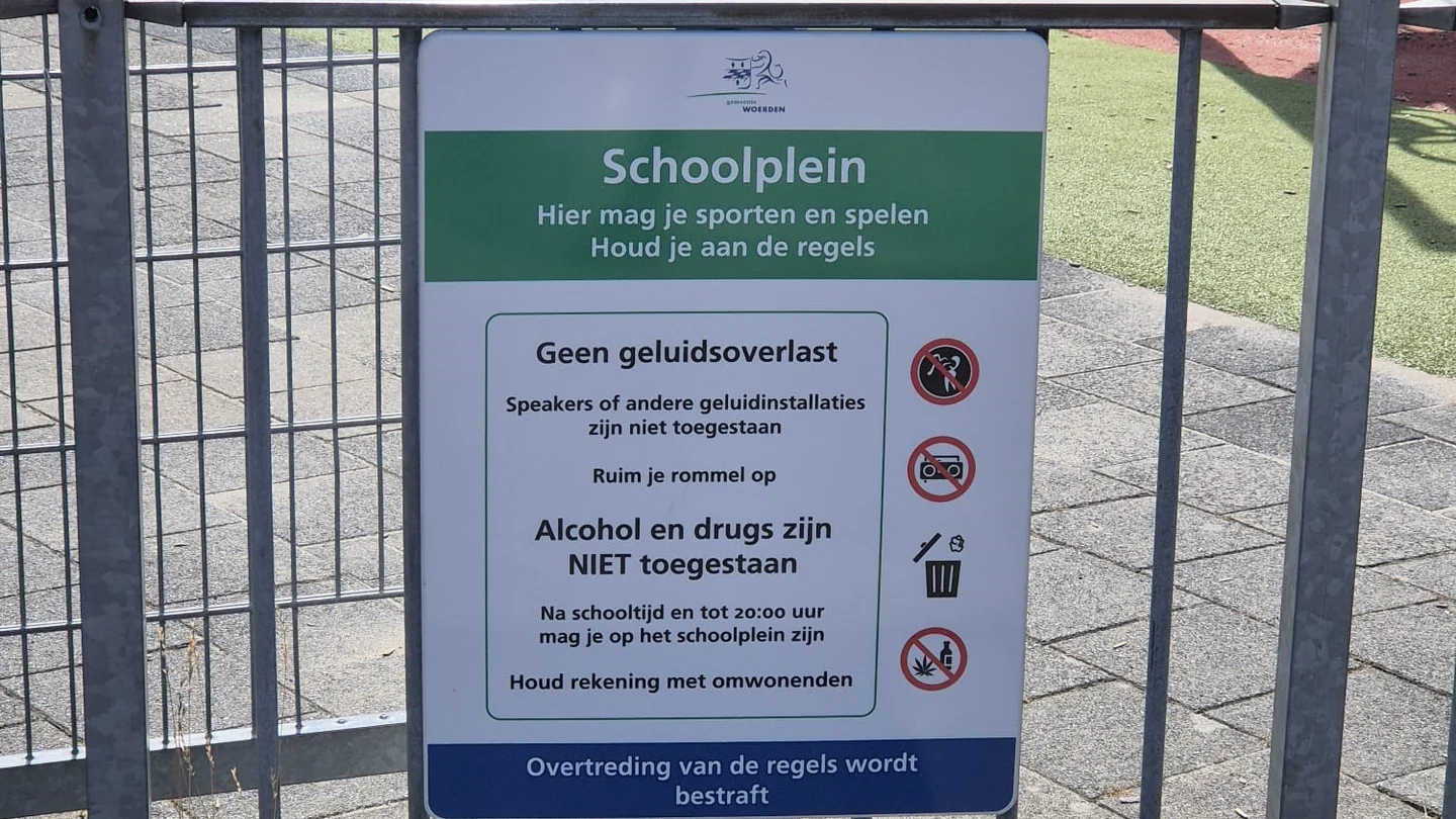 Vragen over speelverbod op schoolpleinen