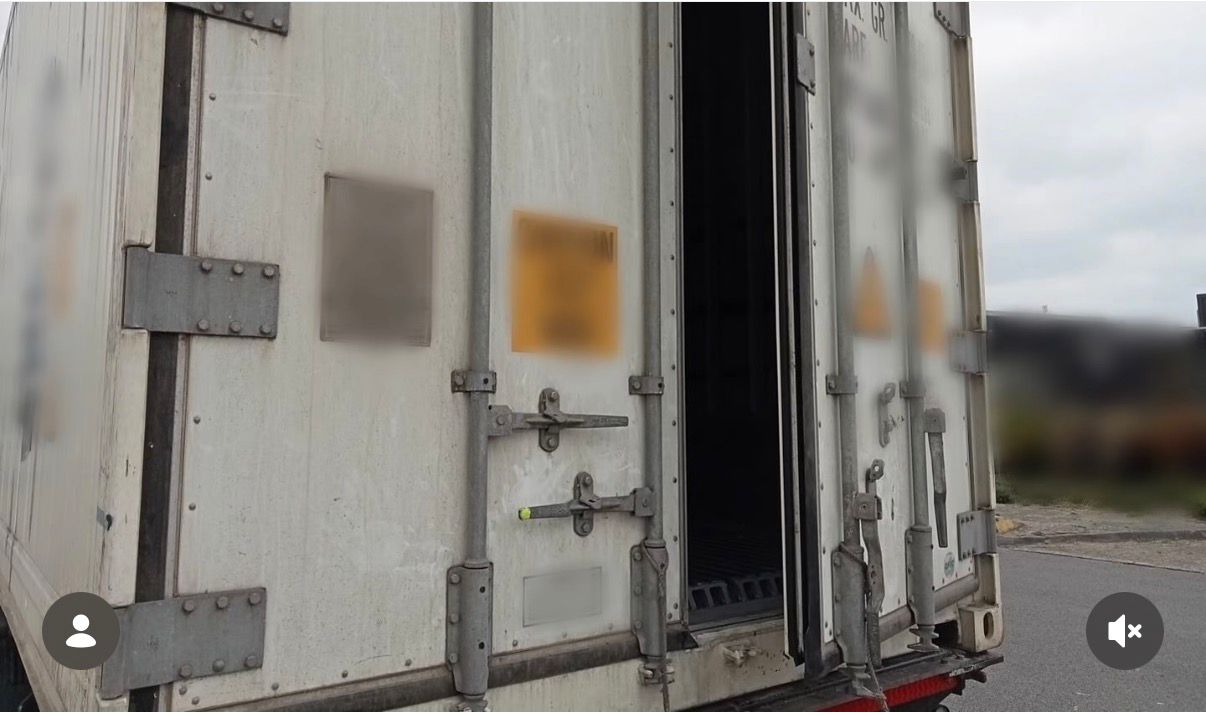 Politie zoekt getuigen en eigenaar van gebruikte oprijplaat na containerinbraak in Lekkerkerk