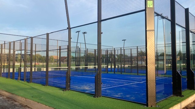Padelbanen Kamerik officieel in gebruik