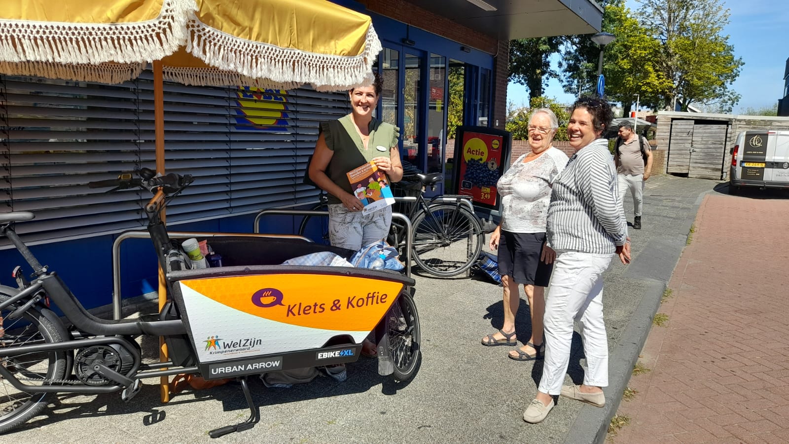 Koffie, een praatje en een luisterend oor: WelZijn Krimpenerwaard trekt met bakfiets de wijk in