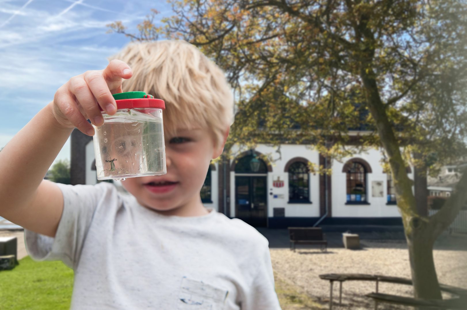 Speuren naar slootdiertjes bij het gemaal in Haastrecht