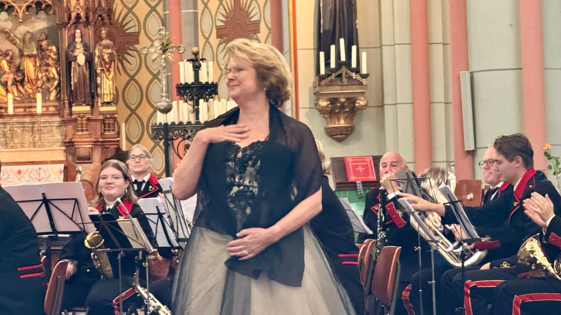 Benefietconcert Mantelmeeuw goed voor ruim €2.000