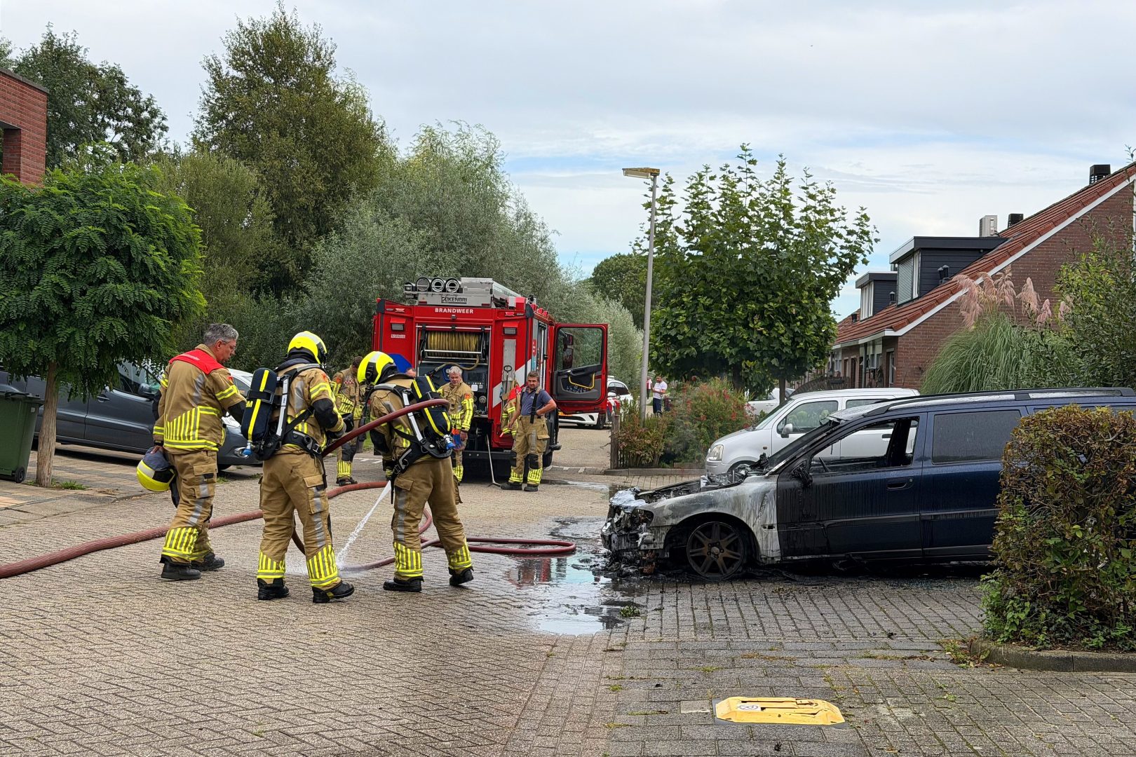 Brand in geparkeerde auto in Waddinxveen