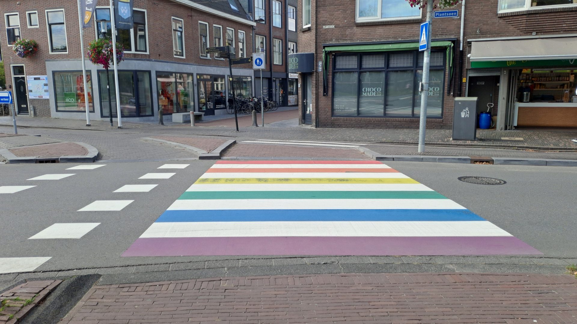 Regenboogviering tijdens Prideweek Woerden