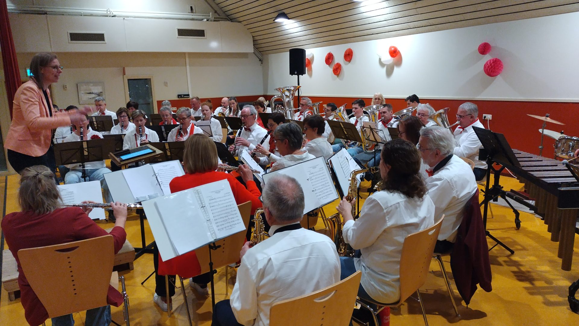 Muziekproject voor volwassenen zonder ervaring van start in Lekkerkerk